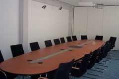 Konferenztisch - amerikanisch Kirschbaum, Untergestell deckend schwarz lackiert